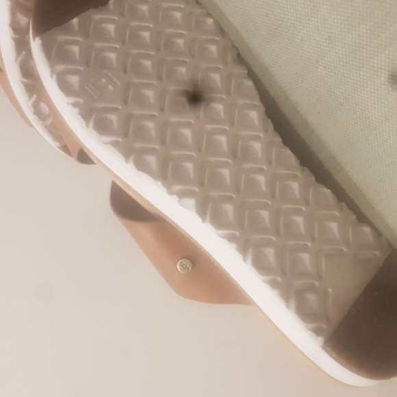 Euc Ugg leather sandals - Picture 6 of 7